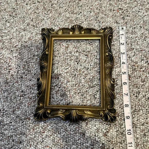 Vintage Gold Picture Frame - Picture 5 of 6